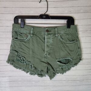 WE THE THE FREE OLIVE GREEN BUTTON UP DISTRESSED SHORTS, SZ 26